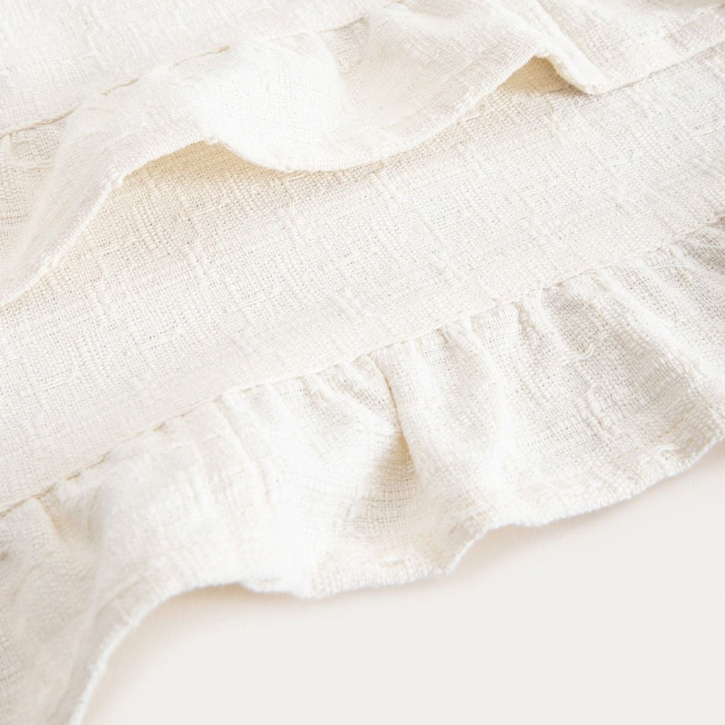 Maty stołowe KALIRA ecru z ozdobną teksturą i falbaną, zestaw 2 szt. 35x48cm