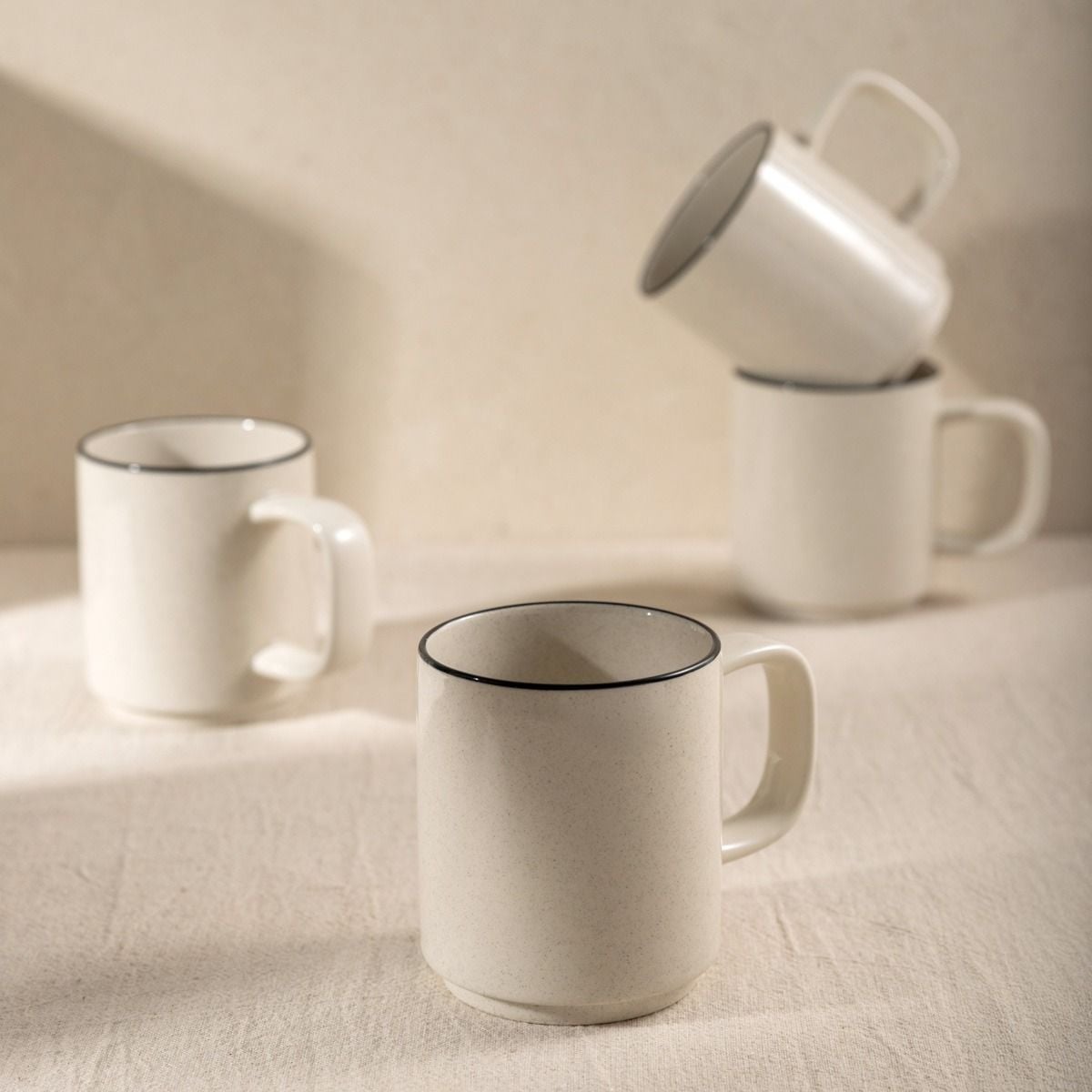 Zestaw kubków AZRA z czarnym rantem 4 szt